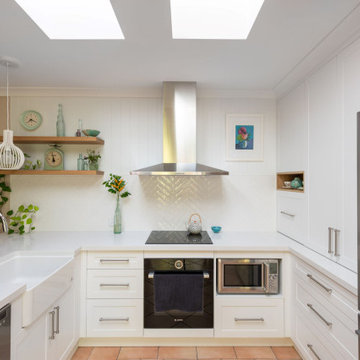 Traditional Light-Filled Arana Hills Kitchen