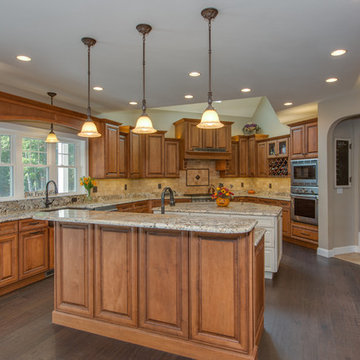 Traditional Maple Kitchen With Granite