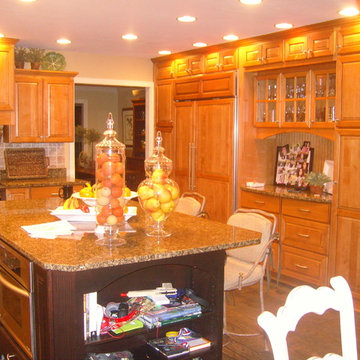 Traditional Maple Kitchen with Island