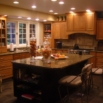 Traditional Maple Kitchen with Island