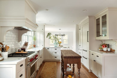 Traditional Modern Kitchen with a Beaded Inset Design