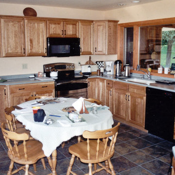 Traditional Oak "Tudor" kitchen