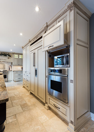 Traditional Kitchen by Hawthorne Kitchens