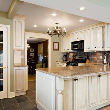 Traditional Open Concept Kitchen