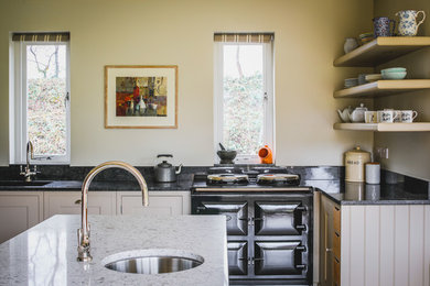 Inspiration for a classic kitchen in Oxfordshire.