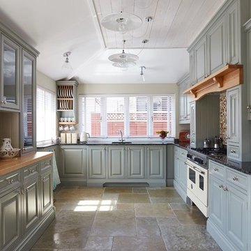 Traditional Shaker Kitchen with Raised and Fielded panels