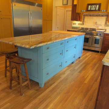 Traditional Shaker Style Kitchen - Cherry, Yellow & Blue