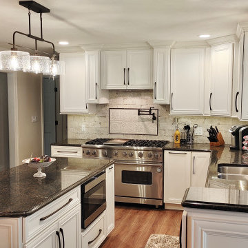Traditional Style Kitchen Remodel With Ivory Painted Cabinets and Dark Granite.