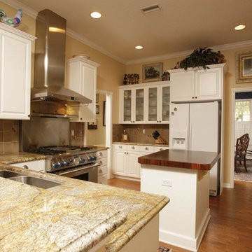 Traditional Style Kitchen with White Cabinets