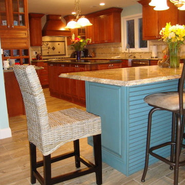 Traditional Two Tone Kitchen