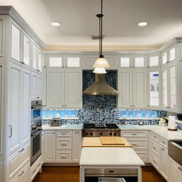 Traditional White Kitchen in Clear Lake Shores