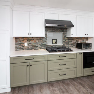 Large traditional eat-in kitchen designs - Eat-in kitchen - large traditional u-shaped vinyl floor and gray floor eat-in kitchen idea in Boston with a single-bowl sink, shaker cabinets, white cabinets, quartz countertops, multicolored backsplash, glass sheet backsplash, stainless steel appliances, a peninsula and white countertops