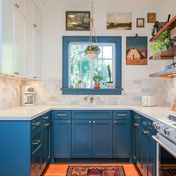 Transitional Farmhouse Kitchen in Vancouver, WA