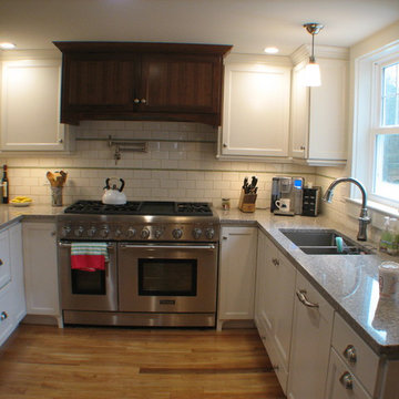 Transitional Farmhouse Style Kitchen