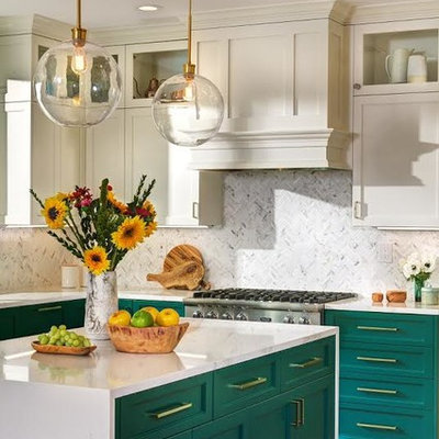 Mid-sized transitional l-shaped medium tone wood floor and brown floor eat-in kitchen photo in Sacramento with an undermount sink, green cabinets, gray backsplash, stainless steel appliances, an island, shaker cabinets, quartz countertops, porcelain backsplash and white countertops