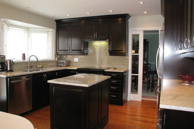 Inspiration for a transitional kitchen remodel in Ottawa