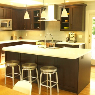 Transitional Kitchen with Working Island