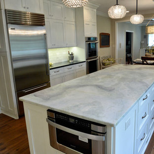 Transitional kitchen pictures - Inspiration for a transitional kitchen remodel in Cleveland