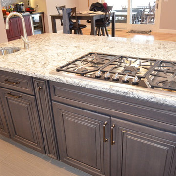 Transitional New Constrn. Kitchen w/ Chantilly & Pebble with Black glaze Island
