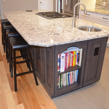 Transitional New Constrn. Kitchen w/ Chantilly & Pebble with Black glaze Island