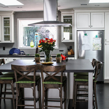 Transitional Style Kitchen with Island Seating