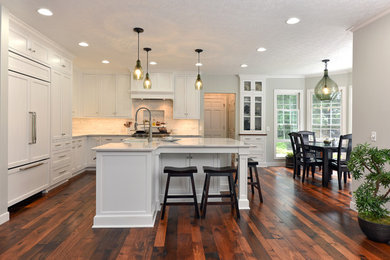 This is an example of a traditional kitchen in Cleveland with quartz worktops.