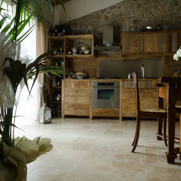 Travertine floors in country chic villa Tuscany
