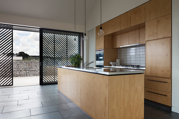 Contemporary Kitchen by MRTN Architects