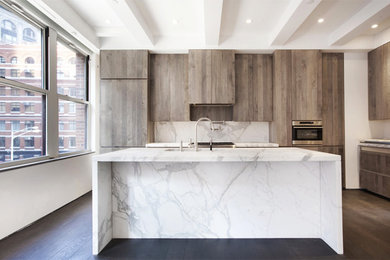 Kitchen - mid-sized modern kitchen idea in New York