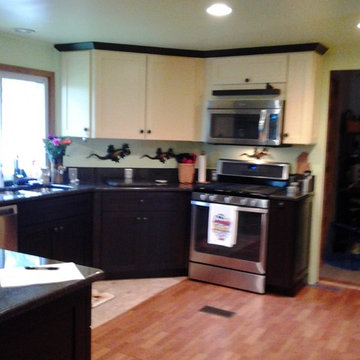 Troy - yellow and black cabinets