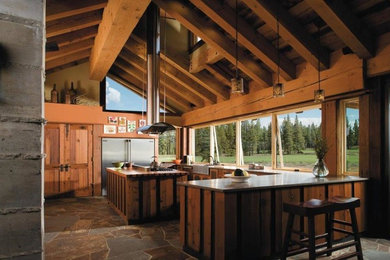 Foto di una cucina stile rurale con lavello stile country, ante in stile shaker e elettrodomestici in acciaio inossidabile