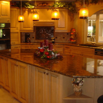 Tuscan Entertaining Kitchen Layout