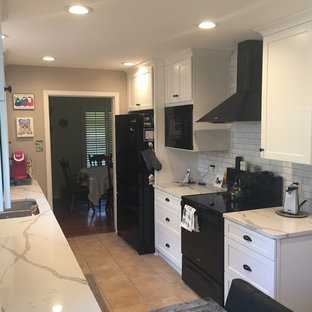Contemporary kitchen designs - Kitchen - contemporary kitchen idea in Dallas