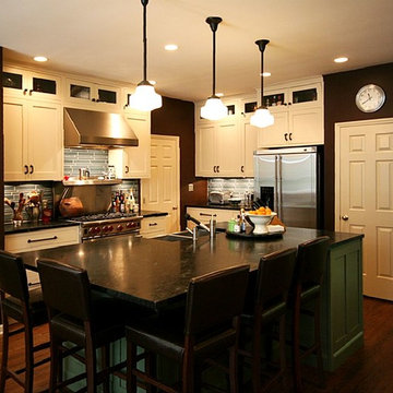 Two-tone Kitchen