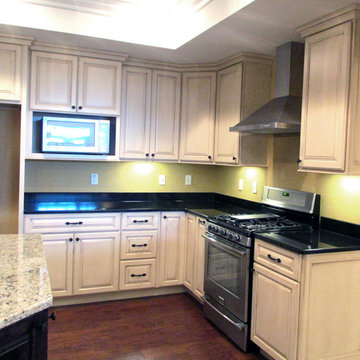 Two tone kitchen; painted maple and espresso