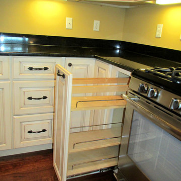 Two tone kitchen; painted maple and espresso
