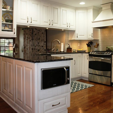 Ultracraft Maple Royalton in Arctic White w/ Nickel Linen Glaze