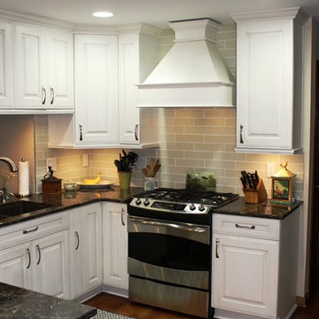 Ultracraft Maple Royalton in Arctic White w/ Nickel Linen Glaze