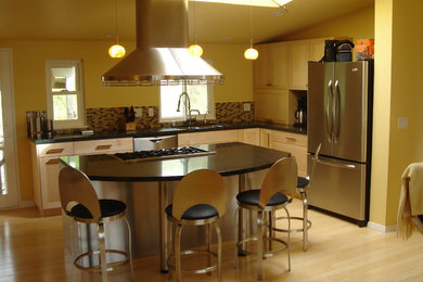 Elegant kitchen photo in San Francisco