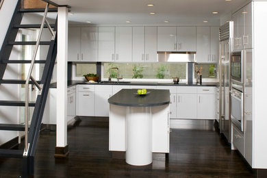 Inspiration for a contemporary kitchen in Richmond with stainless steel appliances.