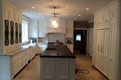 Example of a classic kitchen design in New York