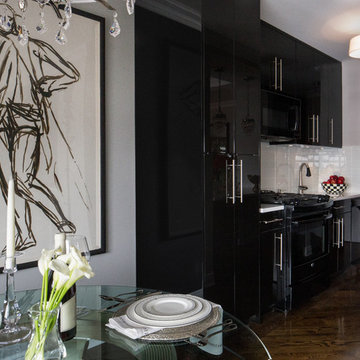 Upper East Side Transitional Apartment: Kitchen