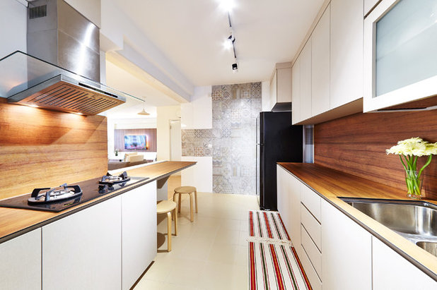 Contemporary Kitchen by DOTS N TOTS INTERIOR GROUP PTE LTD