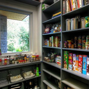 https://www.houzz.com/photos/urban-art-residence-transitional-kitchen-austin-phvw-vp~9429208