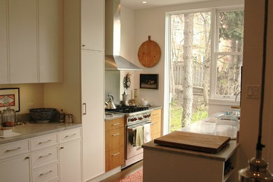モントリオールにあるトランジショナルスタイルのおしゃれなキッチンの写真