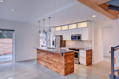 Kitchen - modern kitchen idea in Vancouver