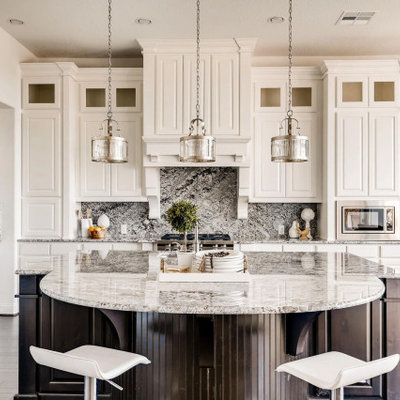 Kitchen - transitional kitchen idea in Austin