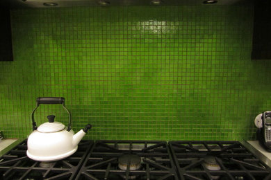 ニューヨークにあるコンテンポラリースタイルのおしゃれなキッチンの写真