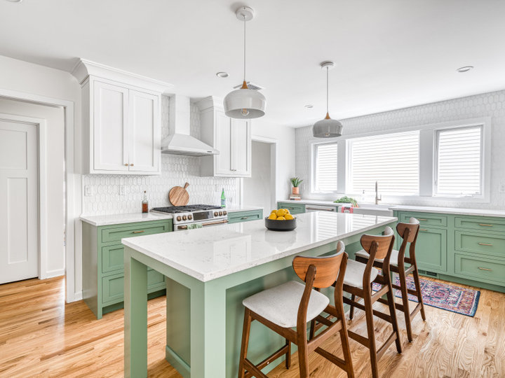 Transitional Kitchen - Pantry
