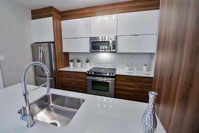 Minimalist kitchen photo in Montreal